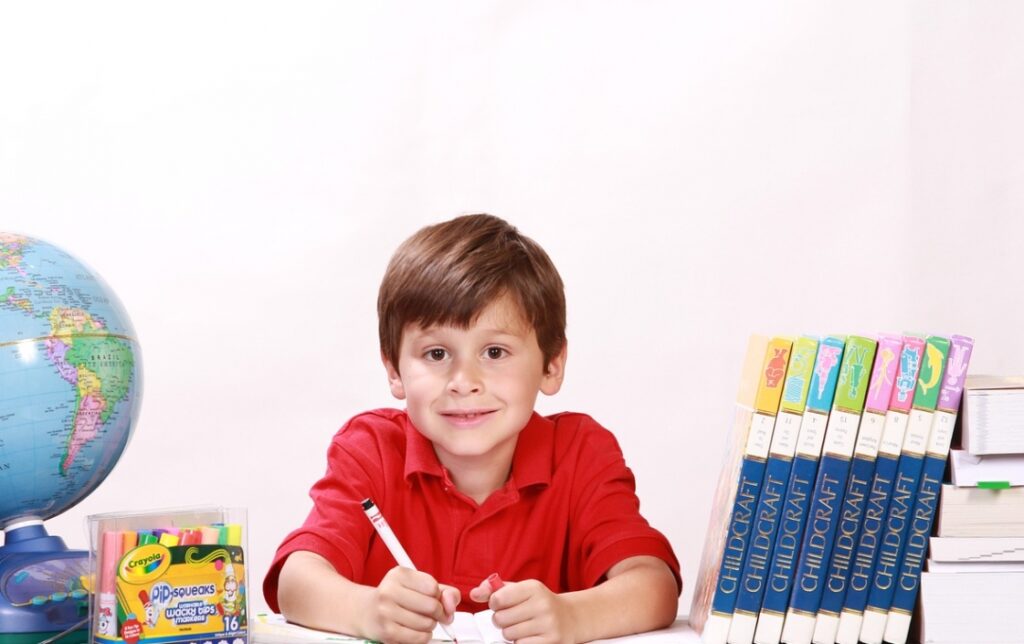 Edukacyjne spotkanie profilaktyczne w Szkole Podstawowej nr 69 dotyczące bezpieczeństwa w ruchu drogowym